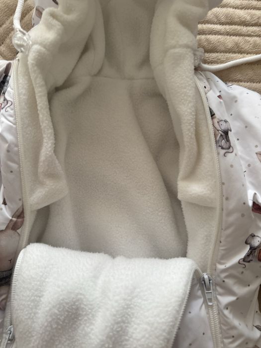 Продам весенний комбинезон с мешком