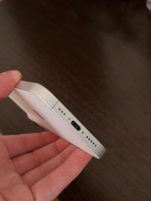 Iphone 16 White