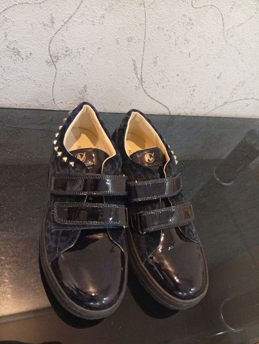 Продается дерзкие, красивые,гламурные кеды.