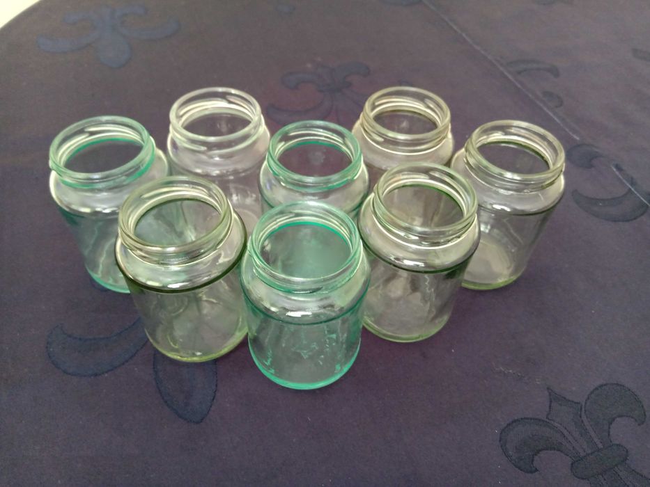 Бурканчета с винт от бебешки пюрета за детска кухня.