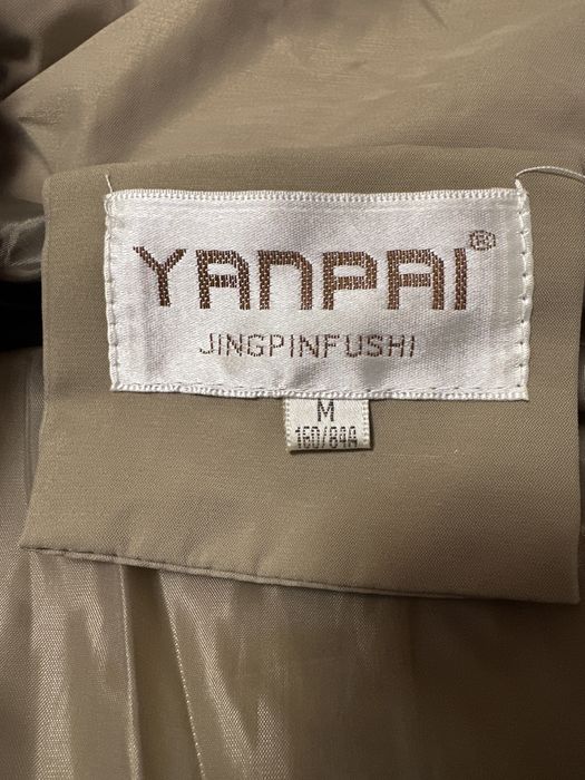 Зимний пуховик с капюшоном