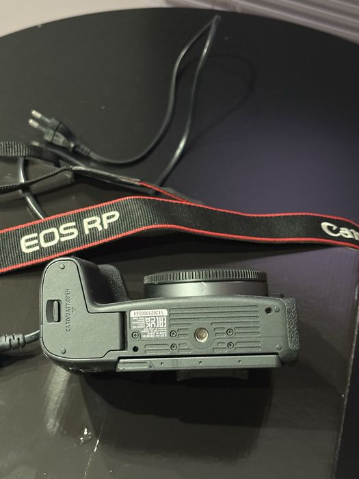 Vând canon Eos rp