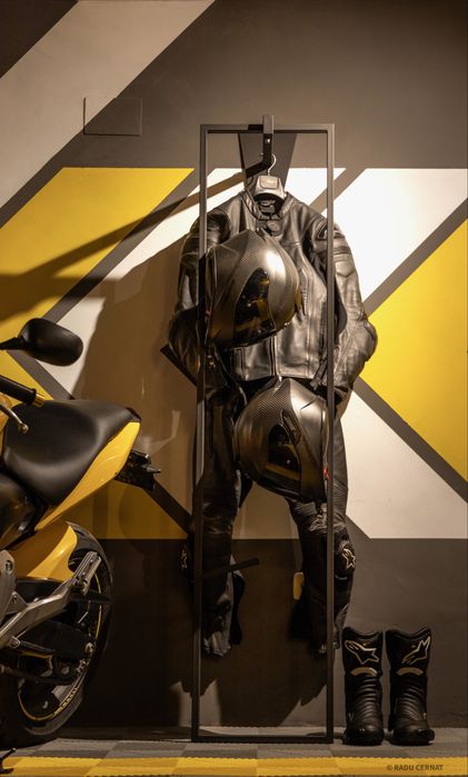 Cuier echipament moto Ducati Suzuki BMW Yamaha LTM Alpinestars Furygan