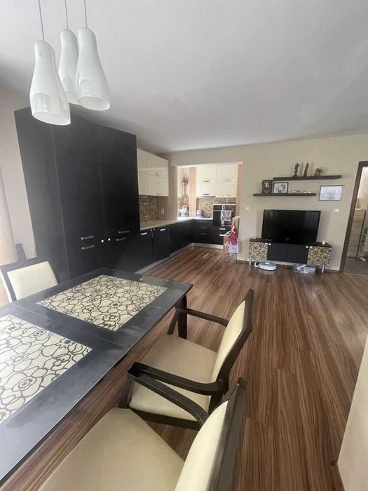 Дава се под наем Тристаен апартамент в Пловдив, Въстанически - 100 кв.м за 612 € - Снимка #1