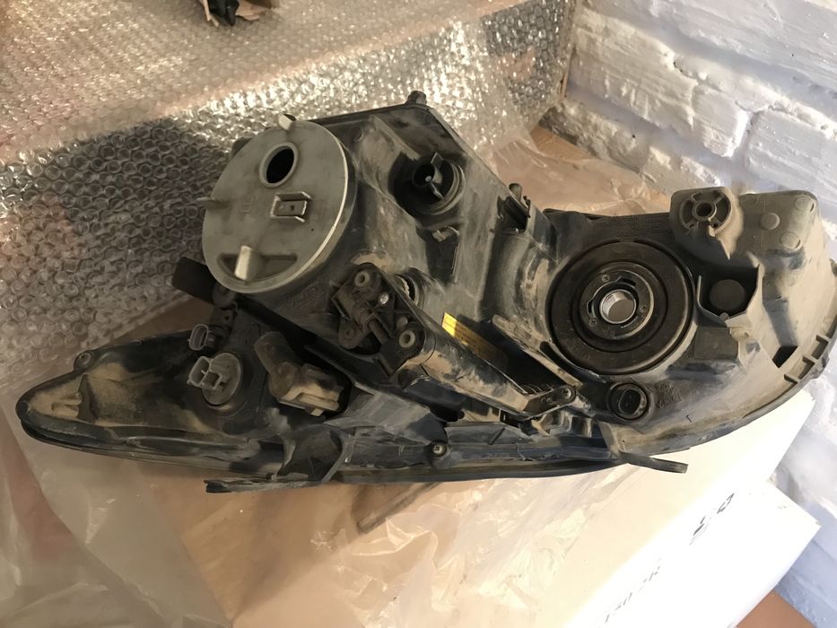 Фара (правая), оригинал «KOITO» на Lexus RX330.