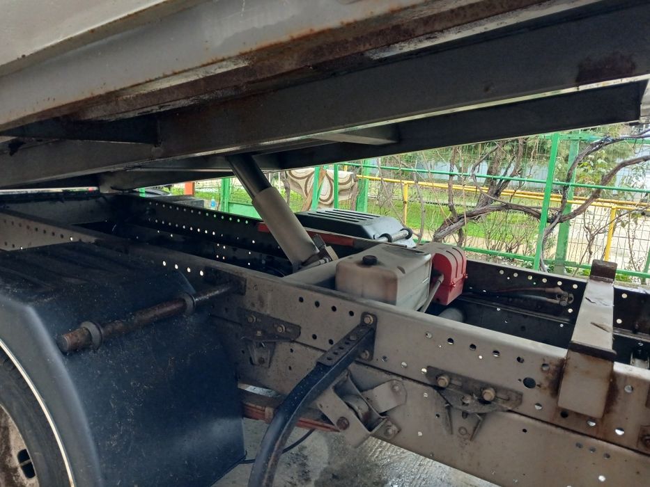 Se vinde bena basculabilă