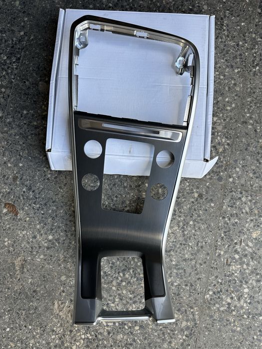 Средна конзола с управлението за Volvo XC60 fecelift