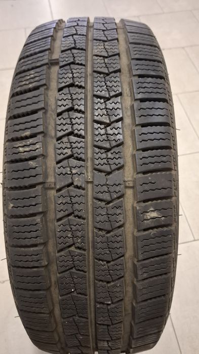 Зимна бусова гума Nexen 215 60 16С