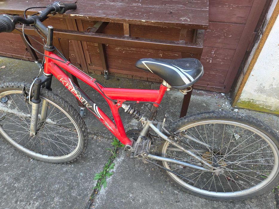 Bicicleta cu suspensii