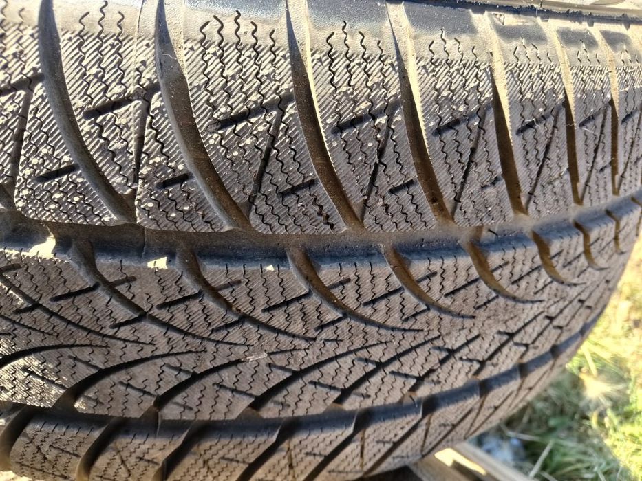 Шины зимние(липучка) Triangle 225/45R17