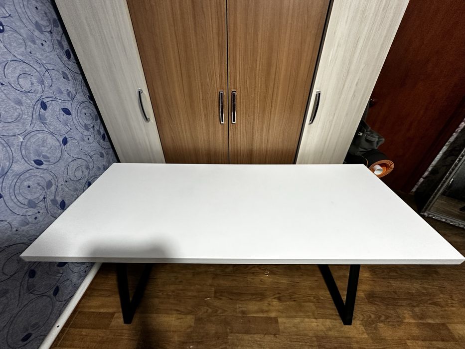 Срочно продам компьютерный стол