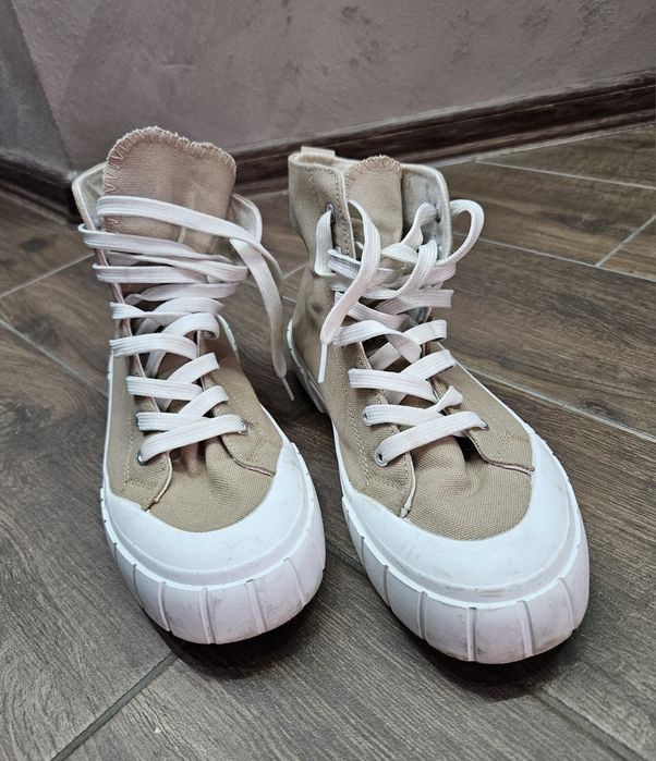 Дамски кецове в бежово