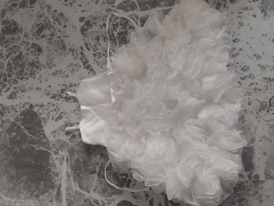 Отдам белое платье