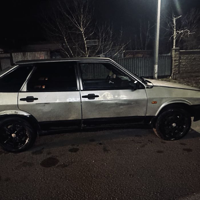 Машина Ваз 2109.