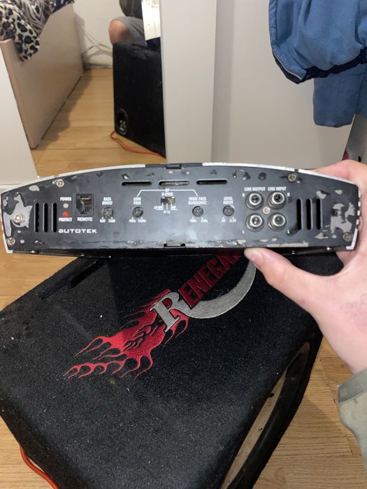 vand subwoofer Renegare cu amplificare autotek
