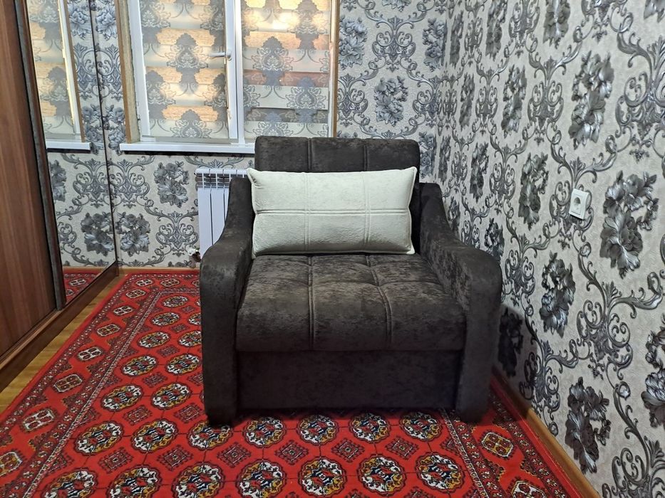 Диван/Кресла с подушкой. Почти новая. Купили в Мае. Цена договорная.