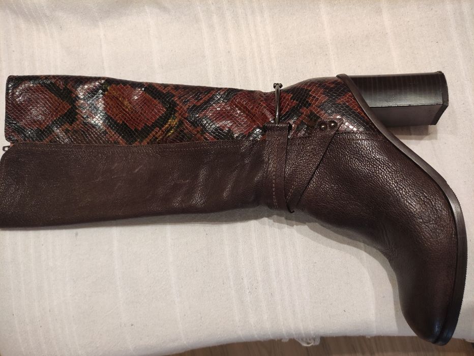 Стилни кожени  ботуши до коляното