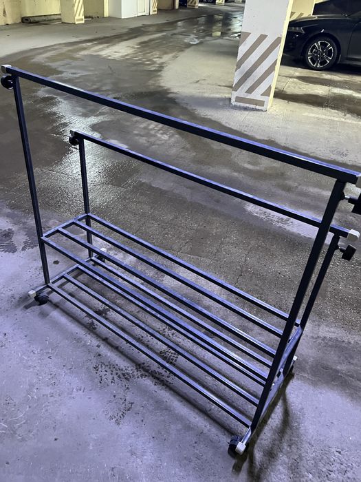 Отличная вешалка вместительная