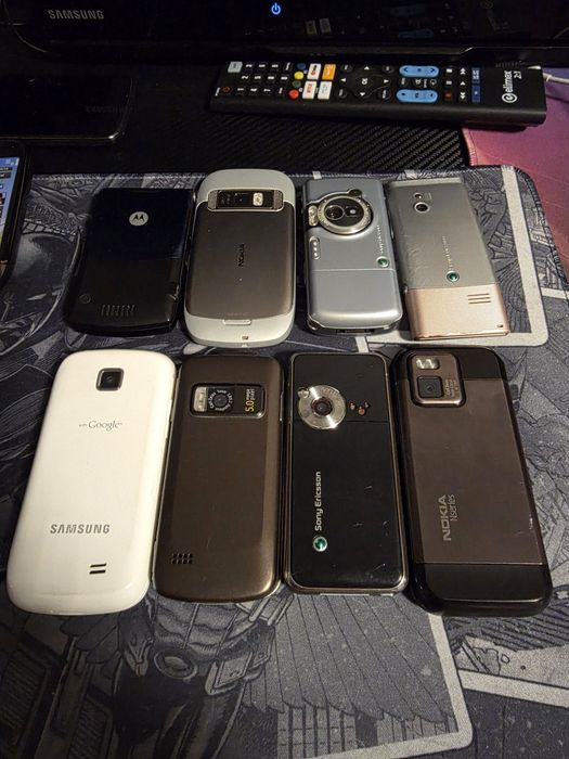 Продавам следния лот от мобилни телефони,Sony Ericsson, Nokia