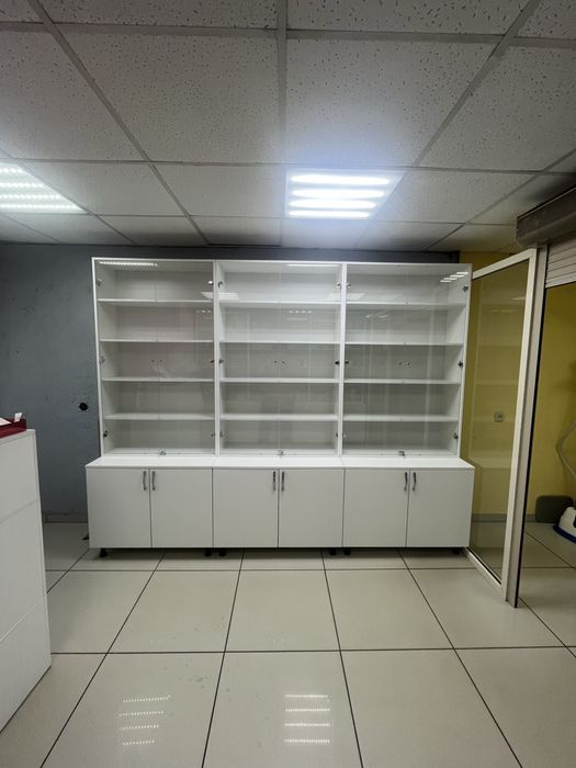 Срочно продам торговые шкафы