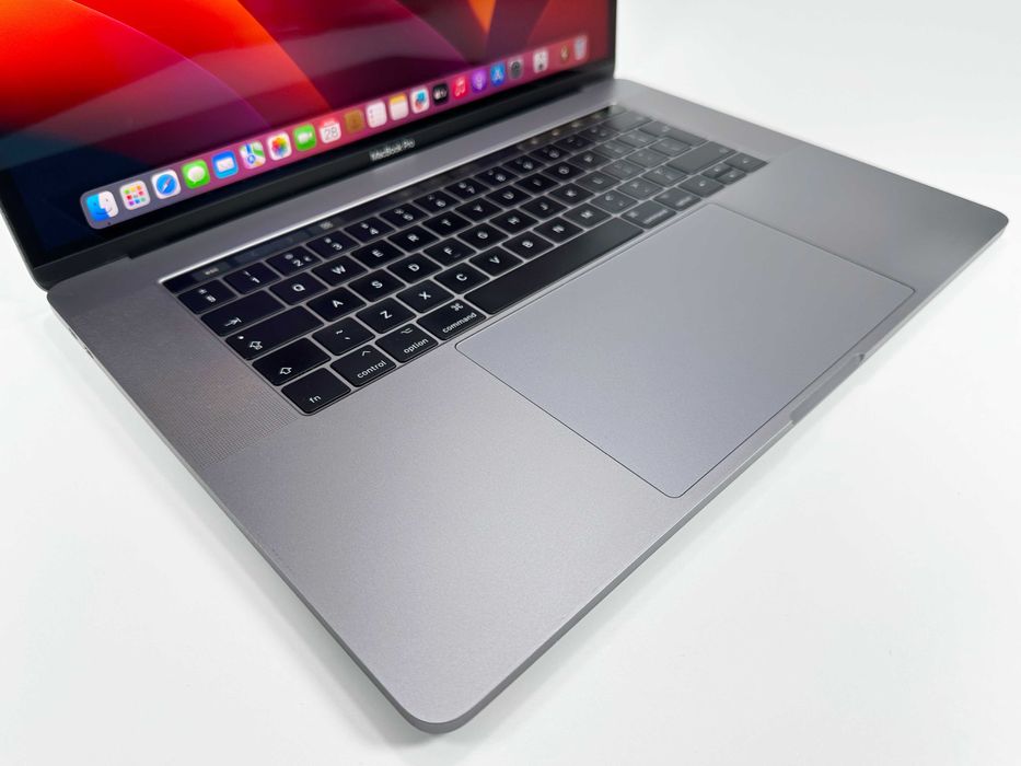 Laptop Macbook Pro Intel i7 16 gb ram 512 gb ssd Ecran 15 inch Retina Radeon Pro Touchbar