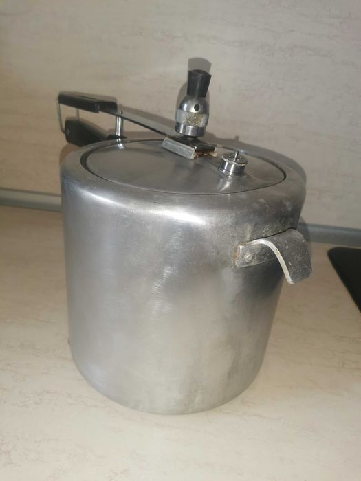 Тенджера под налягане