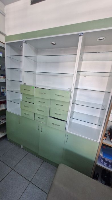 Продам  шкафы витрины
