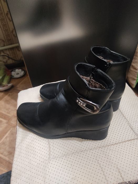 Продам женские сапоги