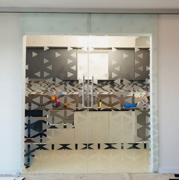 Usi din sticla securizata