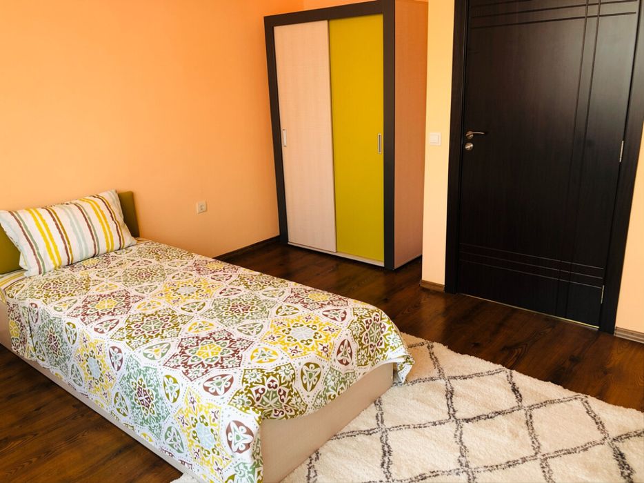 Дава се под наем Тристаен апартамент в Пловдив, Кършияка - 120 кв.м за 550 € - Снимка #2