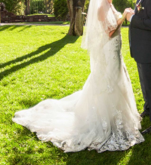 Свадебное платье со шлейфом