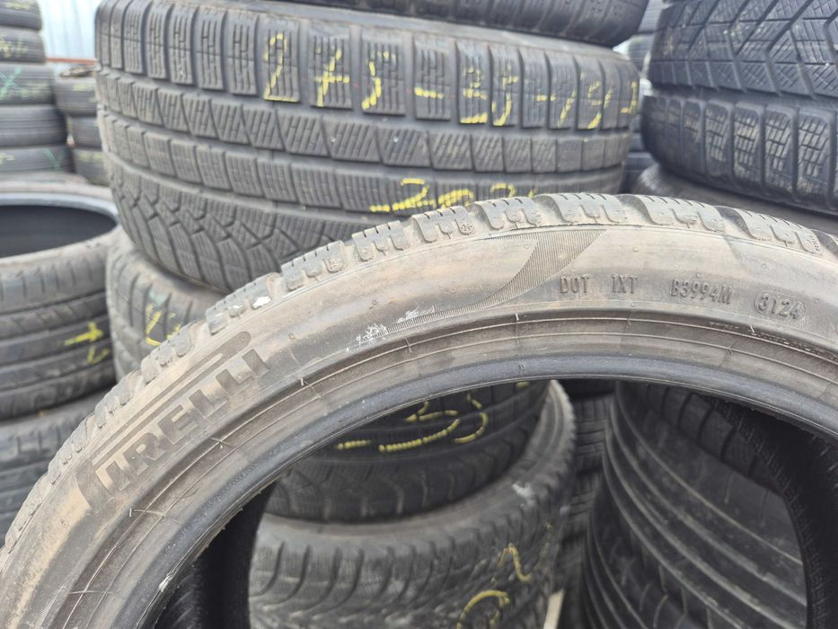 4 Anvelope de IARNA - 275/35/19 - PIRELLI - ORIGINALE BMW M - CA UNELE NOI - DOT 2024 !