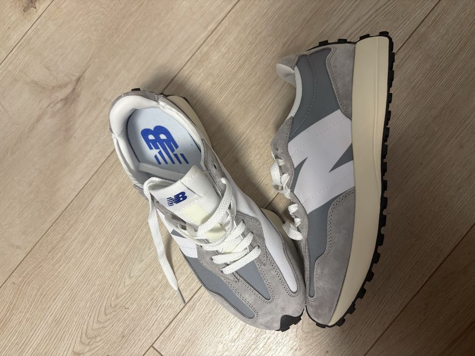 Adidași noi New Balance 327