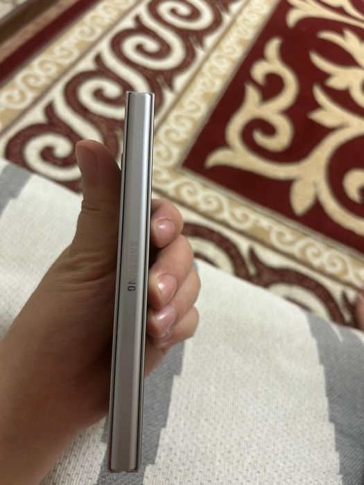 Продам  смартфон  z Fold 6