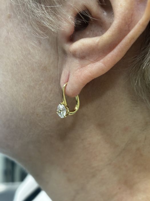 Серьги с вырашенными бриллиантами 2 карата