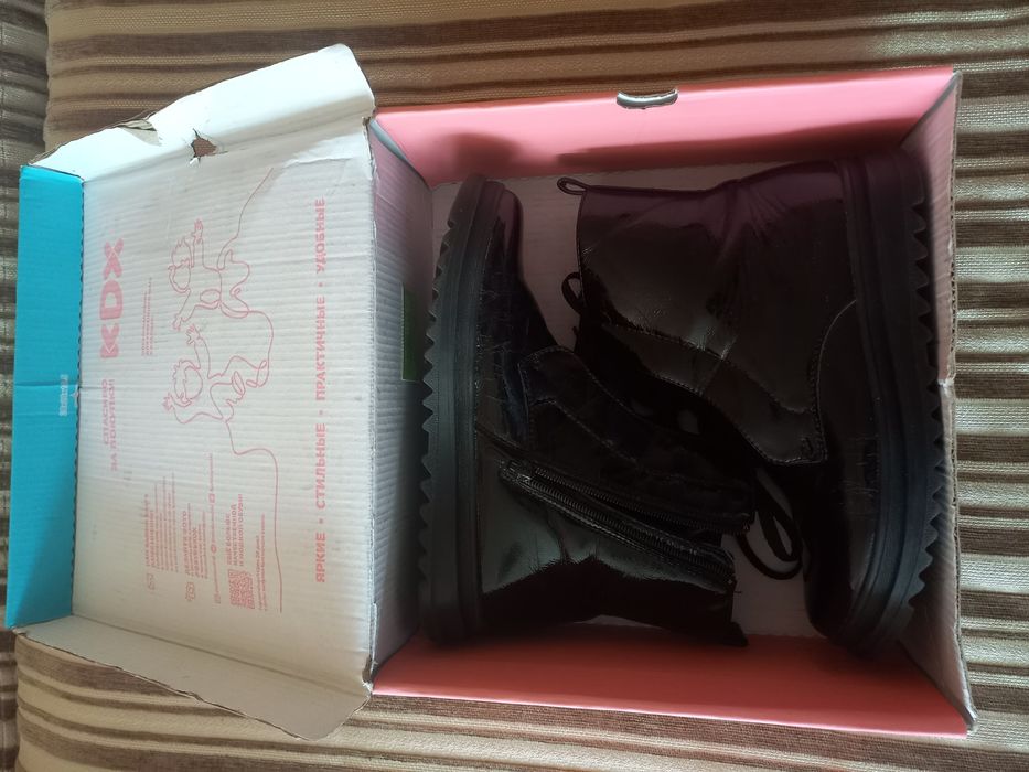 Ботинки лаковые для девочки KDX