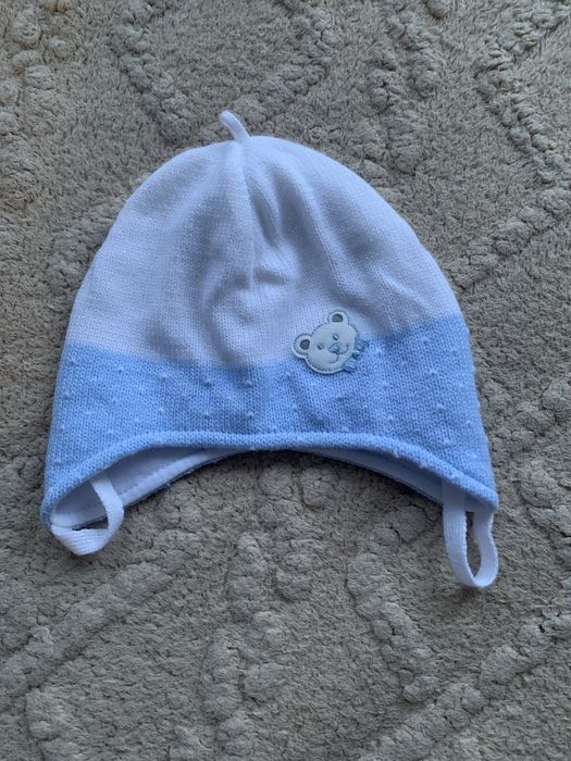 Детская шапка весенняя и пинетки