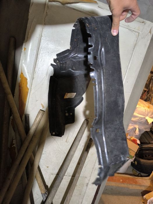 Подкрыльник мерседес 124