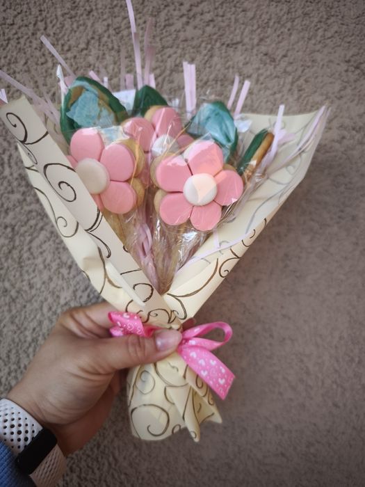 Букети, подаръчни кутии с меденки, за всеки повод и всяка идея