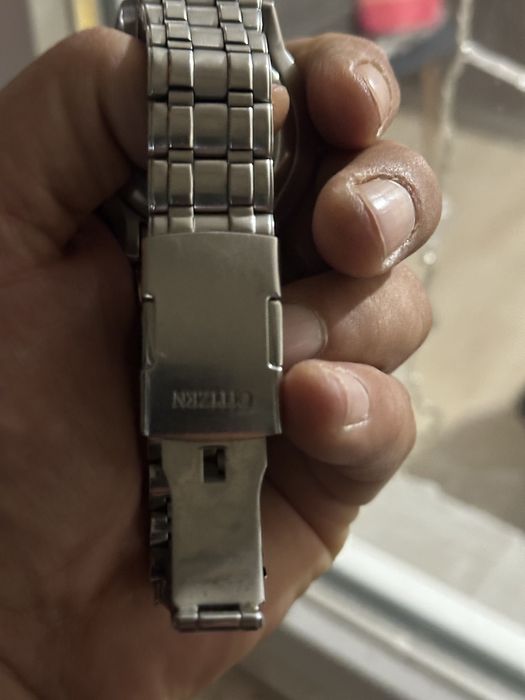 Часовник Citizen U600