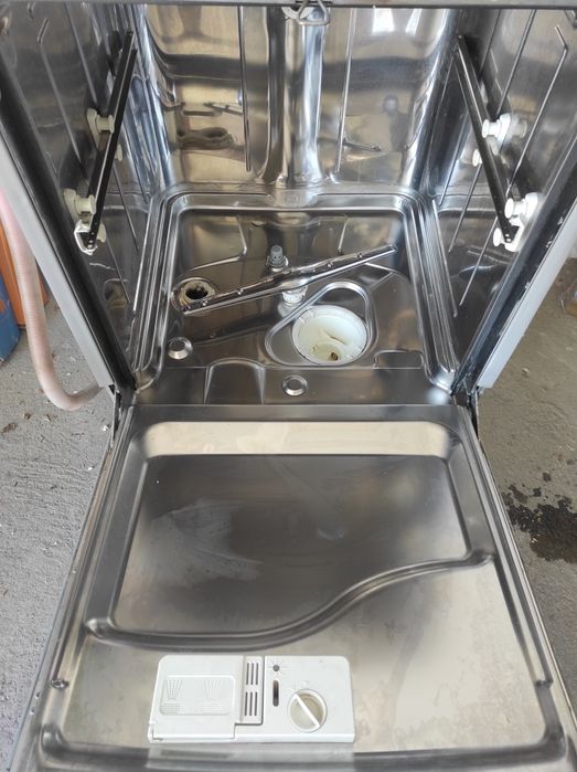 Продам посудомоечную машину