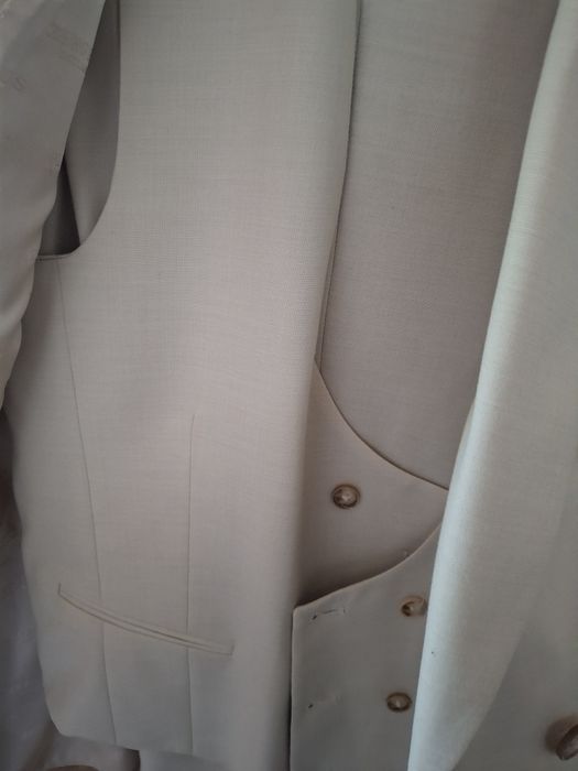 Костюм,цвет молочный