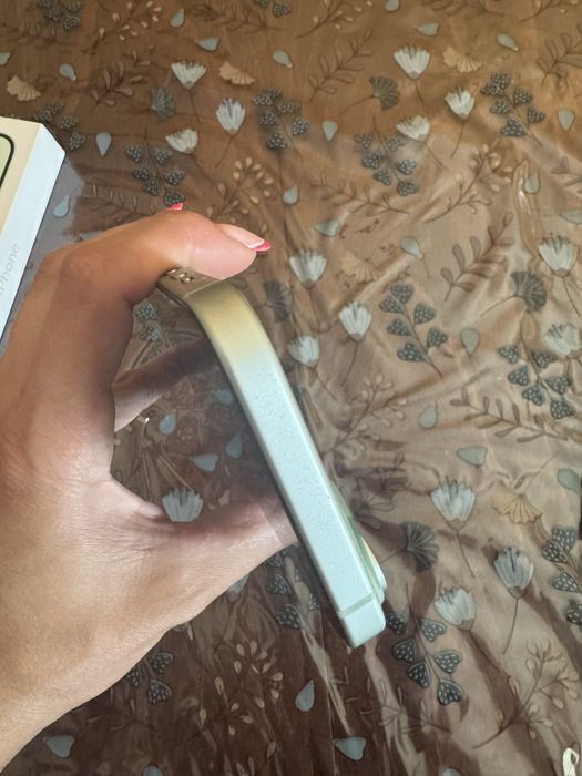 iPhone 15 Green / Айфон 15 зелен