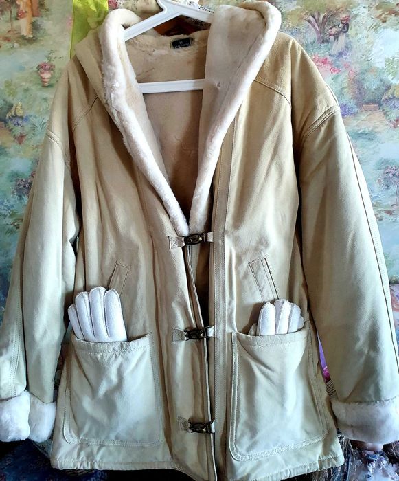 Кожено палто налично в два цвята купувани от Victoria's Secret