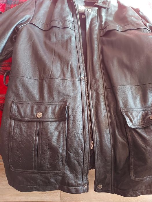 Продавам мъжка шуба от естествена кожа и подарък каскет