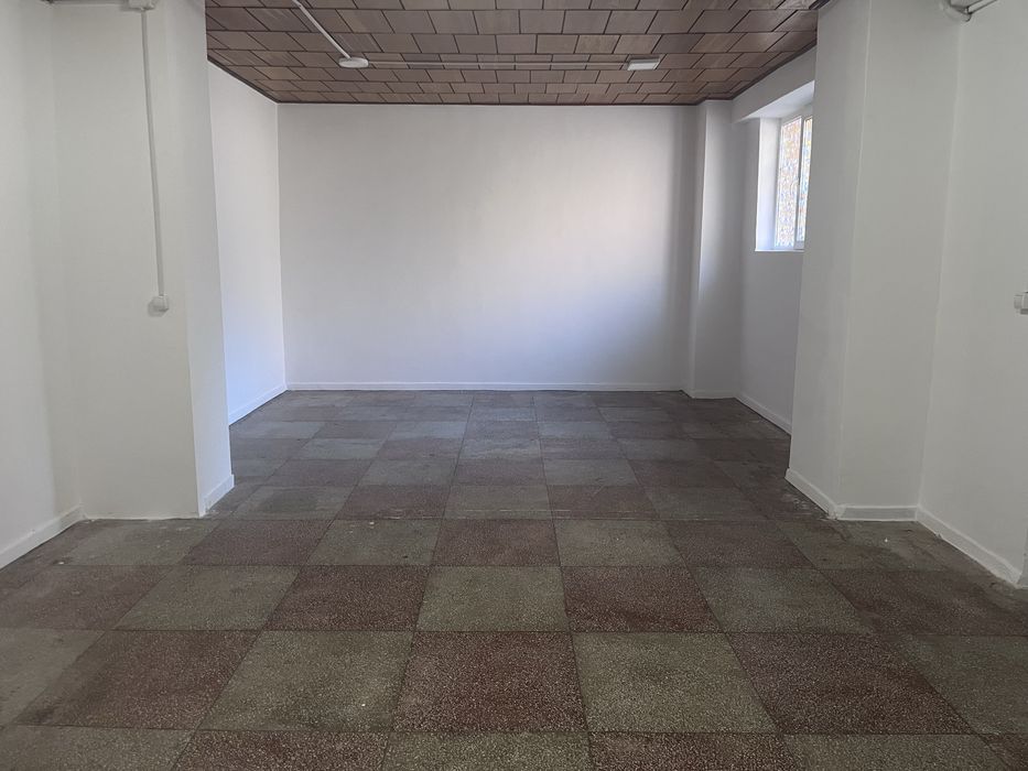 Vand spatiu comercial la parter, Racadau, 105m2