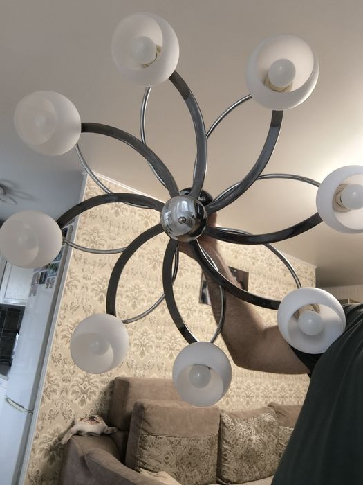 Продам Люстру в Гостиную