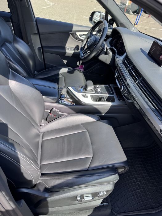 Audi Q7,3.0tdi,an 2018,174000km,7 locuri