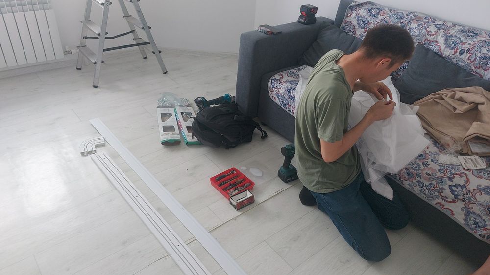 Гардины карниз вешаем