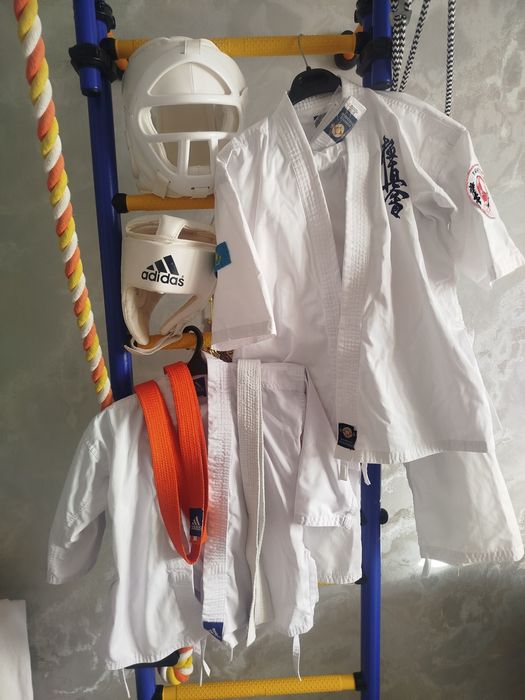 Продам кимоно Каратэ ШЛЕМ.